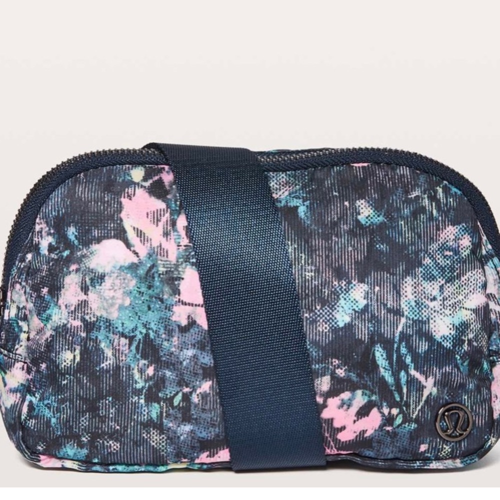 Lululemon belt bag